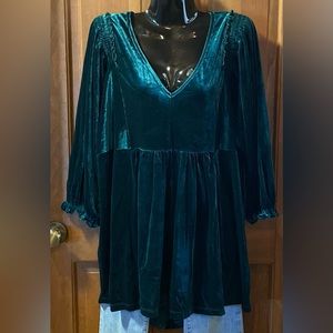 UMGEE PLUS SIZE Velvet Long Sleeve Smoked Detail Tunic with High Low Hem